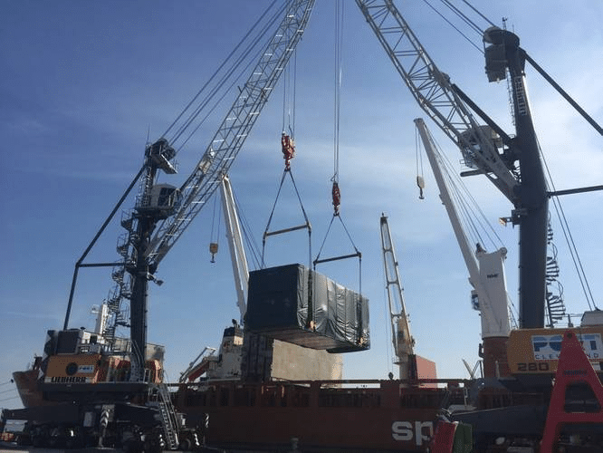 Havenoperaties met kranen